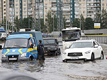 «Делия» накрыла с головой Петербург: в Северной столице забили 30-метровые фонтаны