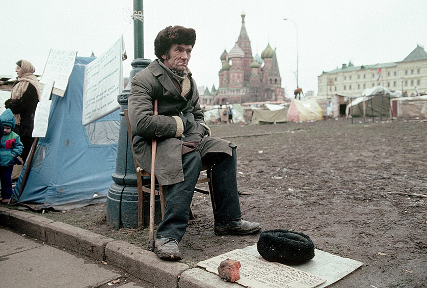 1990. Москва. Бездомные находят убежище в палаточных городках