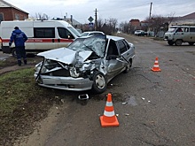 На Кубани автоледи протаранила автобус