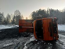 Грузовик перевернулся возле угольного объекта в Кузбассе: пострадал водитель