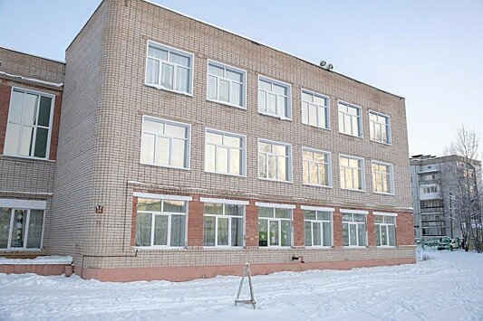 В средней школе посёлка Лёвинцы заменили 125 окон