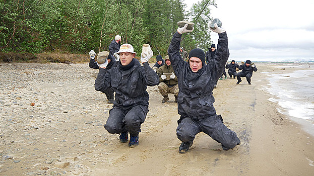 На Ямале волонтёры проходят тренинги перед отправкой в экологическую экспедицию на необитаемый остров