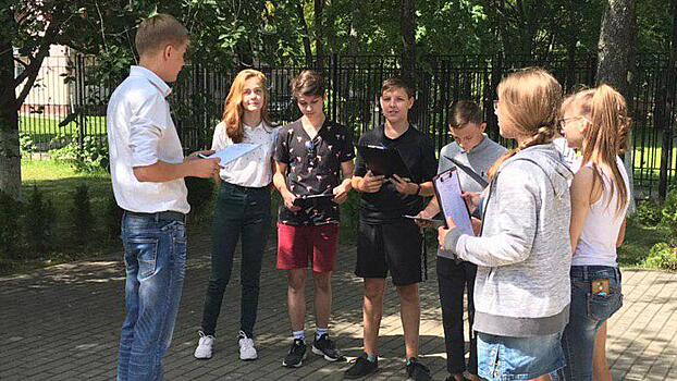 Необычный педагог из Подольска поборется за звание «Учитель года». Он проводит уроки во дворе