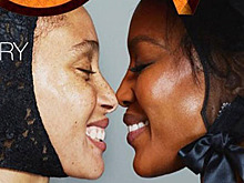 Наоми Кэмпбелл и Адвоа Абоа украсили обложку LOVE Magazine