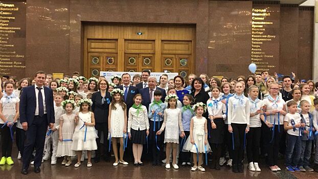 Ученики зюзинской школы приняли участие в танцевальном флешмобе «Голубая лента»