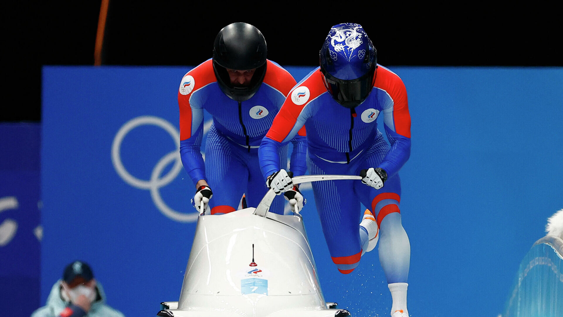Как прошел бобслей. Как прошел бобслей. Санный спорт бобслей. Соревнования по бобслею. Как прошел бобслей.