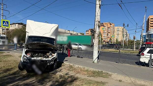 В Астрахани «Газель» после ДТП влетела в толпу