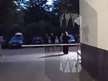 Жильцы дома попросили батюшку молитвой защитить шлагбаум от вандалов