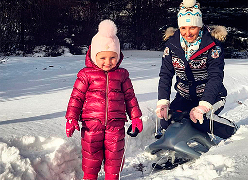 Татьяна Навка поставила трехлетнюю дочь на лыжи