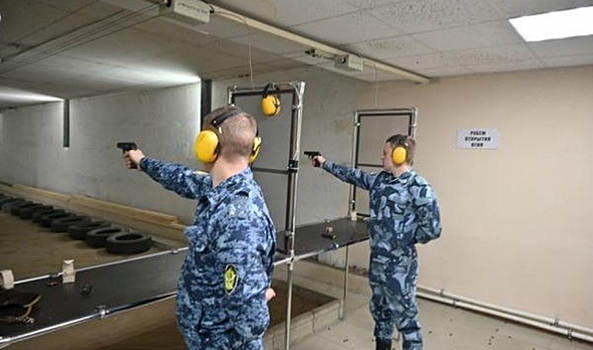 В Волгограде сотрудники УФСИН соревновались в стрельбе из пистолета Макарова
