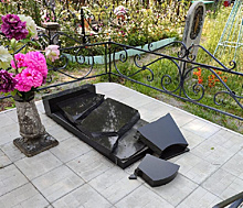 На кладбище в Завитинске вандалы разрушили более 100 надгробий