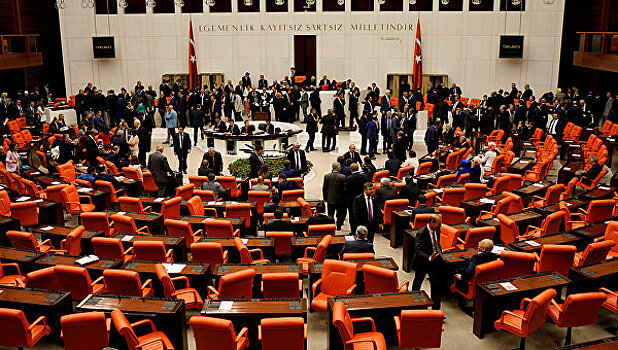 Парламент Турции одобрил размещение военных в Катаре