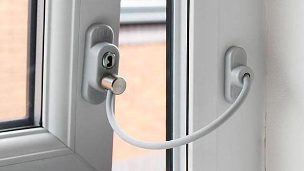 Оснащать окна специальными замками безопасности рекомендовали вологодским застройщикам