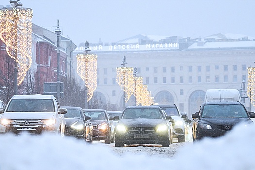В Москве снегопад привел к 9-балльным пробкам на дорогах