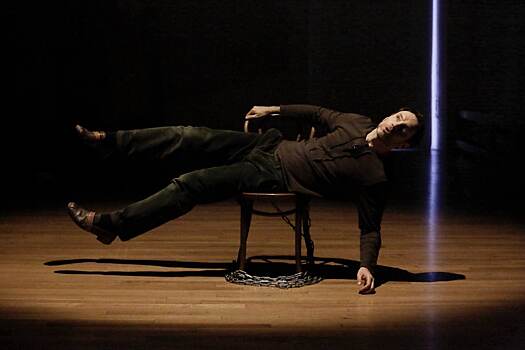 Что делать, если окружающая действительность невыносима. Новый спектакль фестиваля "ЧАТ"