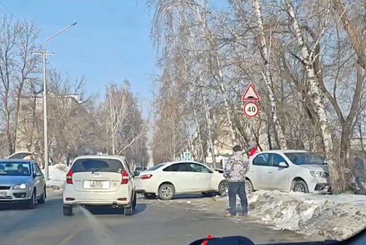 "Зажало человека": жесткое ДТП произошло в Ленинском районе Кемерова