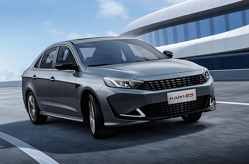 Kaiyi E5. На «Автоторе» наладили сборку китайского седана: в этом году сделают порядка 30 тысяч экземпляров. По уровню оснащения автомобиль расположится между Kia Rio и Cerato, но конкурировать будет с Lada