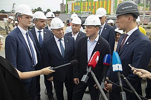 Кравчук и Дегтярев продемонстрировали Андрею Турчаку строительство социальных объектов в Хабаровске