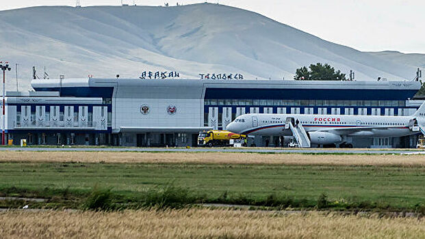 Путин присвоил аэропорту Абакана имя Героя Советского Союза Тихонова