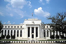 ФРС сохранила базовую процентную ставку на нулевом уровне