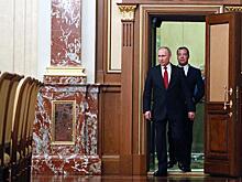 Путин срочной отставкой Медведева спасал свой рейтинг, но экономику от краха не спасет