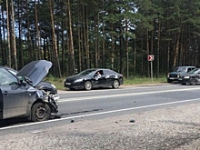 Фура из Костромы устроила боулинг с машинами на ярославской трассе