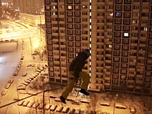 Экстремал прошел по канату между многоэтажками в Марьино