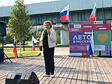 Депутаты Мосгордумы поздравили жителей ЮЗАО с Днем Государственного флага России