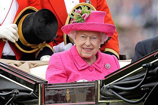 Елизавета II отказалась уступить трон принцу Чарльзу