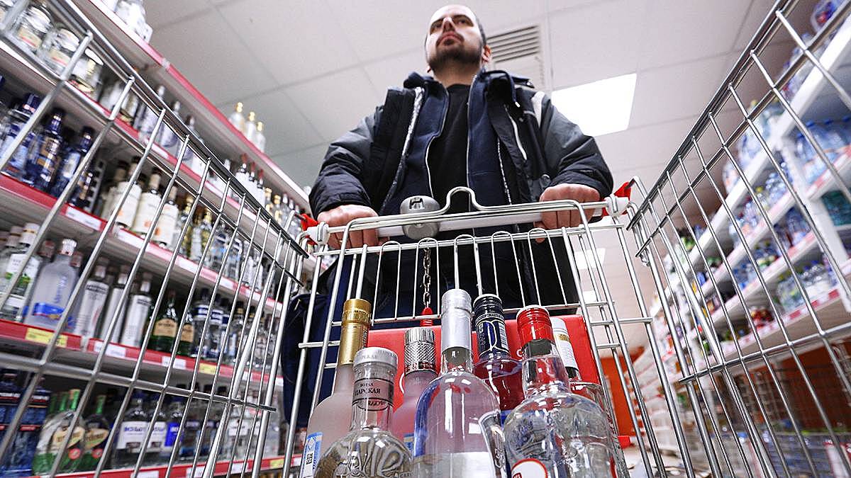 Сенатор назвал популистским ходом предложение ограничить продажу алкоголя на Новый год