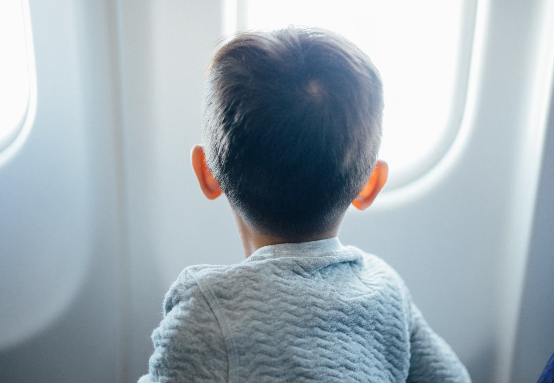 Бортпроводники рассказали россиянам, как угомонить ребенка в самолете