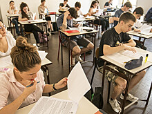 Грузия упразднила выпускные экзамены в школах