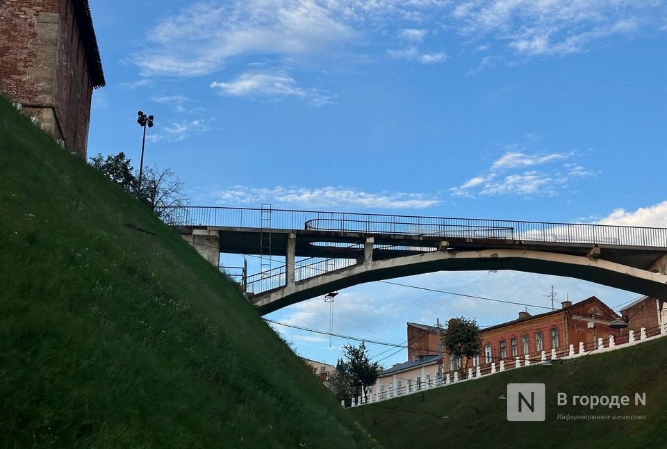 Соцсети: Мужчина упал с моста в центре Нижнего Новгорода и погиб