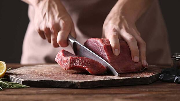 Почему нужно сократить употребление красного мяса после 50 лет