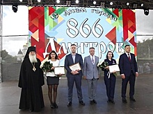 Специалистам Дмитровского округа вручили сертификаты на получение жилья