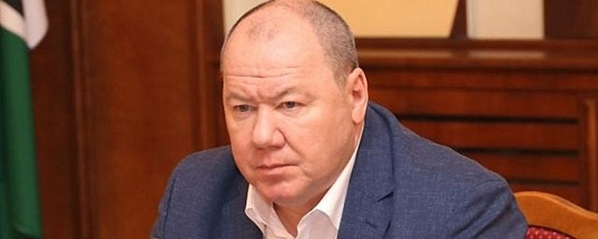 Подозреваемый в мошенничестве новосибирский депутат досрочно сложил полномочия