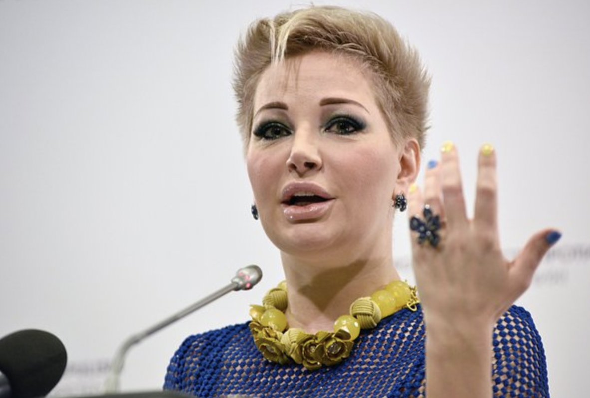 Уехавшая на Украину певица не оплатила долги в России