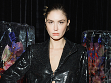 Агата Муцениеце вышла в свет в костюме с пайетками, а Polina — в кожаном берете