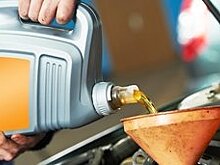          Замена моторного масла: актуальность и плюсы обращения в автосервис       