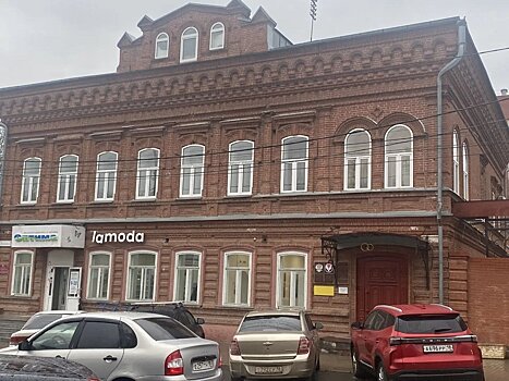 В Воткинске начали ремонтировать крышу купеческого дома, где работает ЗАГС