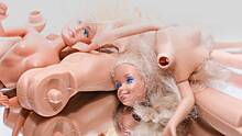 Куклы так похожи на людей: дизайнер создал главные типажи москвичей в виде Барби и Кенов