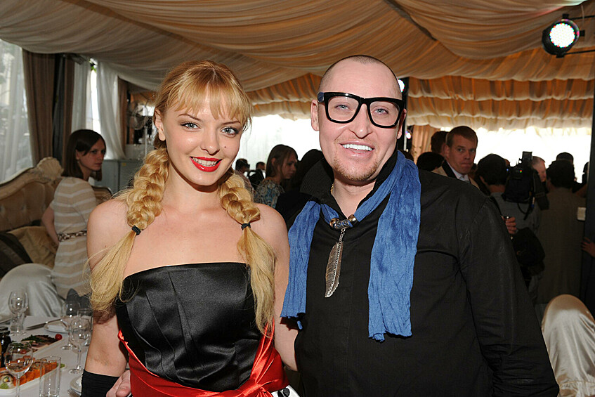 Певец Шура и актриса Марина Орлова во время церемонии вручения премии «Народная любовь» в ресторане «Гусятникоff» в Москве, 27 июня 2012 года