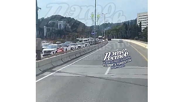 Около 17 км за два часа: ростовчане сообщили об огромных пробках на пути к Черному морю