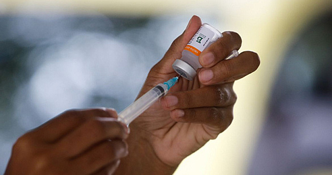Бивалентную вакцину против COVID-19 начинают применять по всей Бразилии