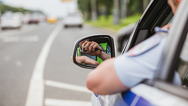 В Алтайском крае сотрудники Госавтоинспекции Барнаула экстренно доставили подростка в больницу