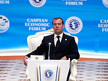 Медведев рассказал, от чего зависит введение сокращенной рабочей недели