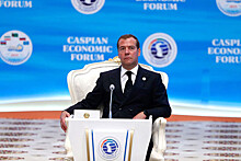 Медведев рассказал, от чего зависит введение сокращенной рабочей недели