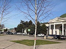 В Нальчике перед железнодорожным вокзалом высадили березовую рощу