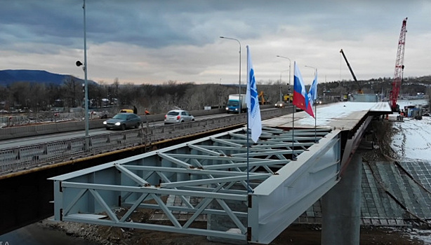В Самаре начали монтировать пролеты нового моста через Сок