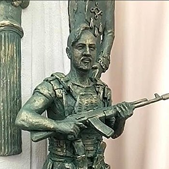 Украинскому оперному певцу-неонацисту хотят поставить памятник у публичного дома